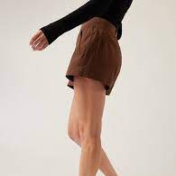 Athleta Trekkie North Short in Mahogany Size 2 - Picture 3 of 9